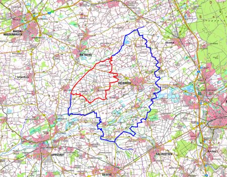 Die rote Linie zeigt den Sperrbezirk, die blaue Linie das Beobachtungsgebiet. Beide Gebiete treten per Allgemeinverfügung in Kraft, wenn das FLI den Ausbruch mit der hoch ansteckenden Variante bestätigt - Foto: Katasteramt Kreis Paderborn